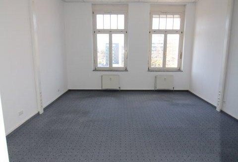 Ganze Büroetage, viel Platz in Zentrumsnähe