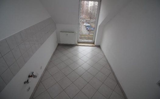 DG Wohnung mit Südbalkon geniessen, sehr gute Anbindung