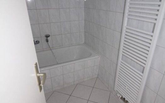 DG Wohnung mit Südbalkon geniessen, sehr gute Anbindung