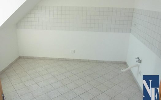 gemütliche, bezahlbare DG Wohnung mit EBK optional