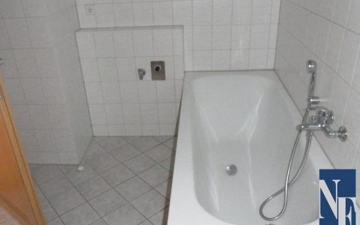 gemütliche, bezahlbare DG Wohnung mit EBK optional