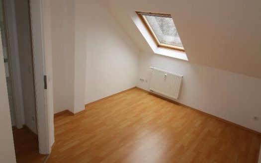 DG Wohnung mit Südbalkon geniessen, sehr gute Anbindung