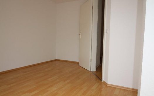 DG Wohnung mit Südbalkon geniessen, sehr gute Anbindung