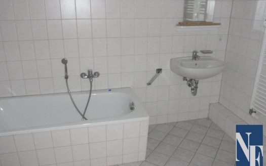 gemütliche, bezahlbare DG Wohnung mit EBK optional