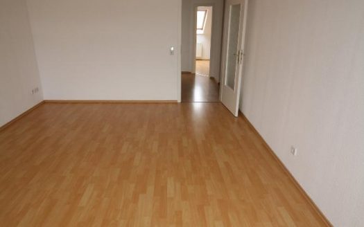 DG Wohnung mit Südbalkon geniessen, sehr gute Anbindung