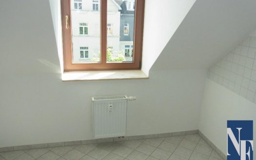 gemütliche, bezahlbare DG Wohnung mit EBK optional